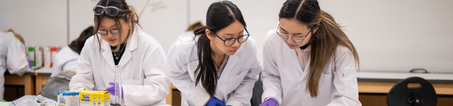 Group of Medical Sciences students in lab